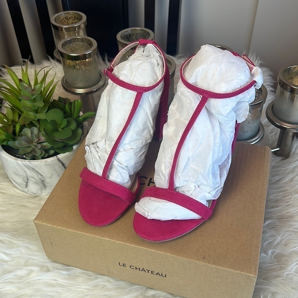 Le Chateau Hot Pink T-Strap Chunky Heel Sandals Size 7 - Picture 1 of 16